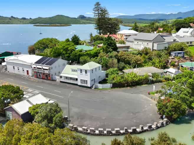 4 Russell Esplanade, Rawene