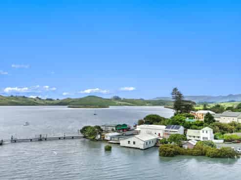 4 Russell Esplanade, Rawene