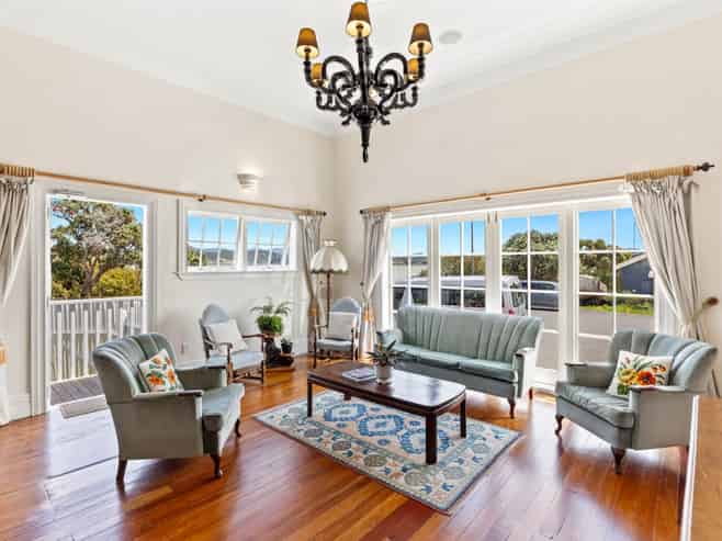 4 Russell Esplanade, Rawene