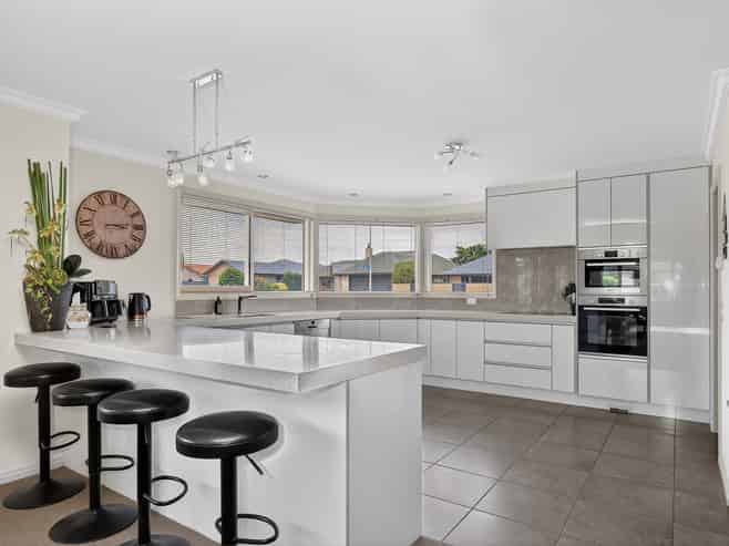 10 Larch Crescent, Alexandra