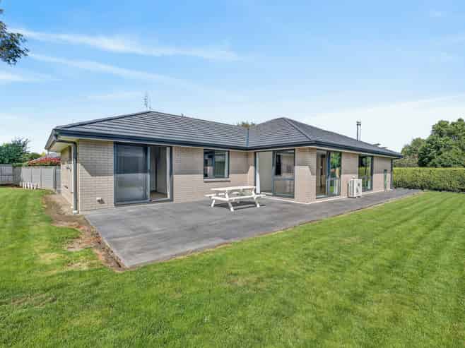 5 Oakden Drive, Darfield