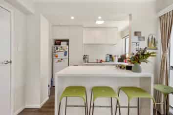 4/4 Queen Street, Mount Victoria