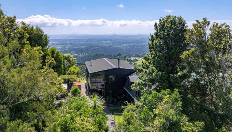 5 Brabant Road, Waiatarua