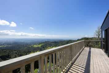 5 Brabant Road, Waiatarua