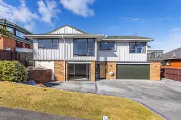 20 Halladale Road, Papakowhai