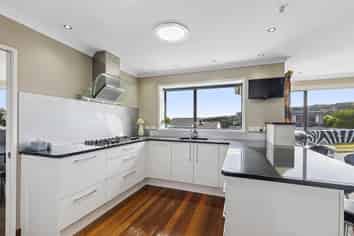 20 Halladale Road, Papakowhai