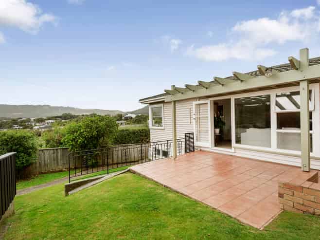 64 Larsen Crescent, Tawa