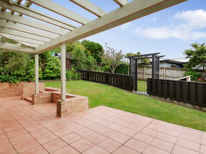 64 Larsen Crescent, Tawa