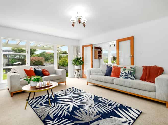 64 Larsen Crescent, Tawa