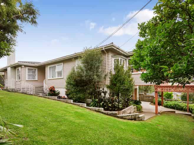 64 Larsen Crescent, Tawa