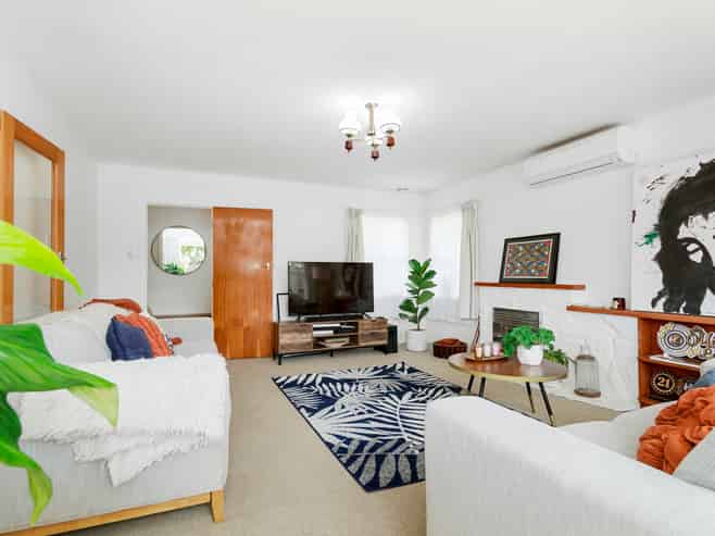 64 Larsen Crescent, Tawa