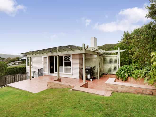 64 Larsen Crescent, Tawa