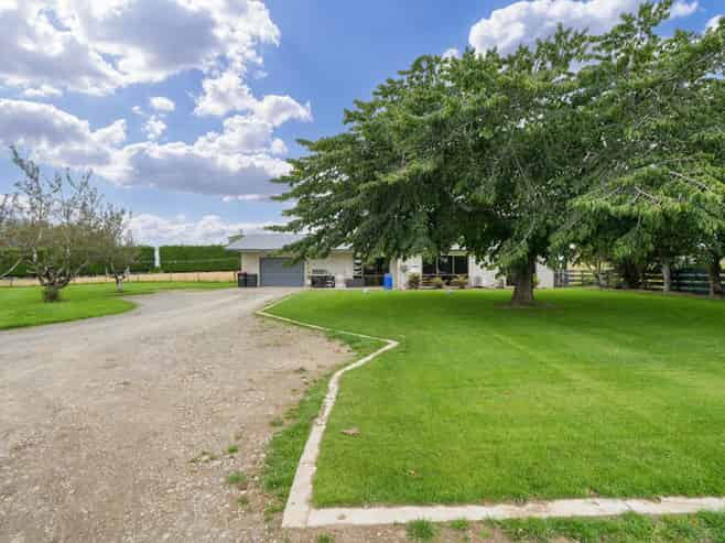 73 Flora Road East, MAKAREWA