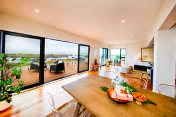 354 The Esplanade, Island Bay