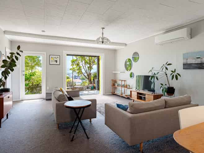 156 Battery Road, Bluff Hill