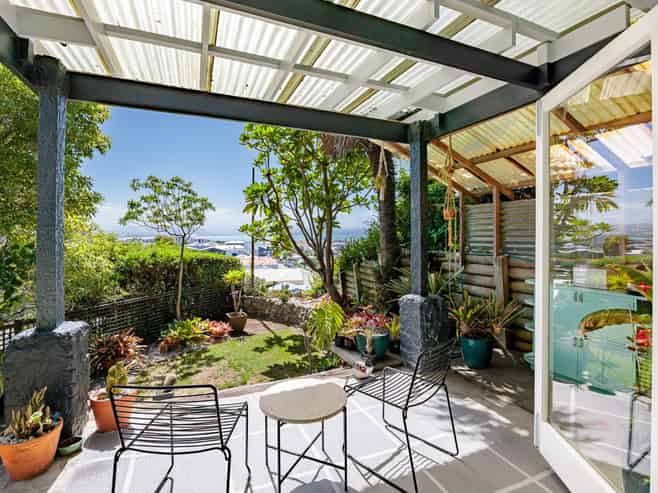 156 Battery Road, Bluff Hill