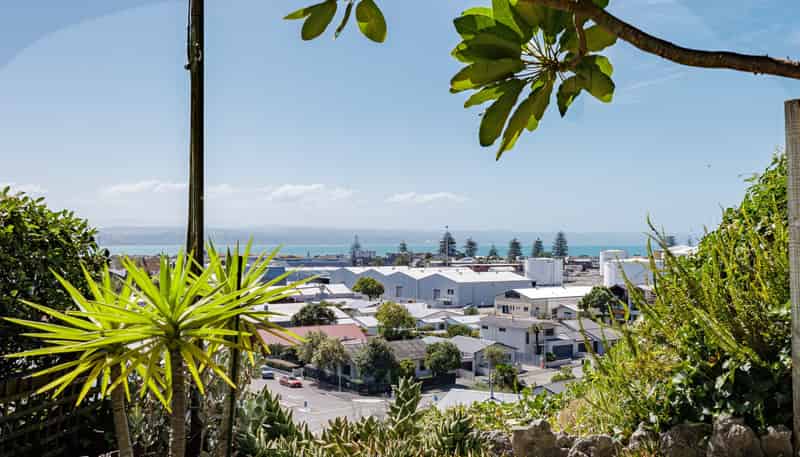 156 Battery Road, Bluff Hill