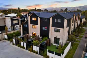 3/4 Taramea Place, Addington