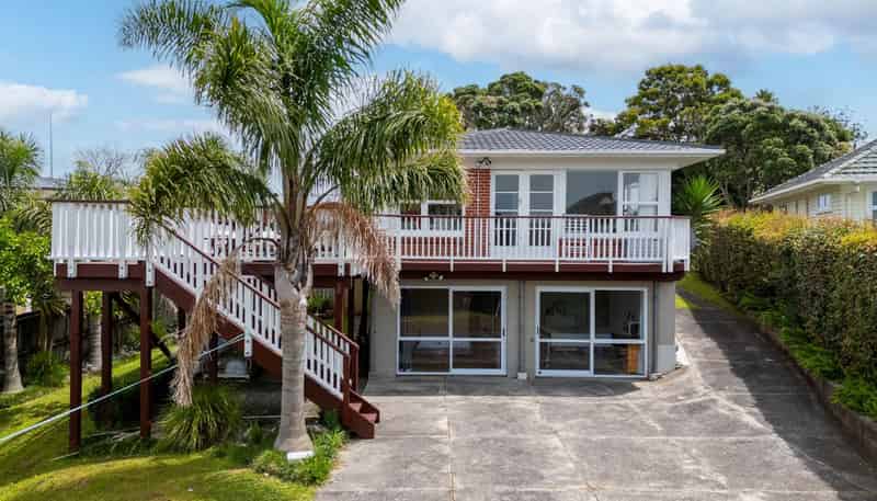 2/365 East Coast Road, Mairangi Bay