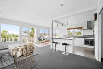 2/365 East Coast Road, Mairangi Bay