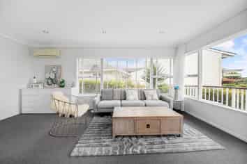 2/365 East Coast Road, Mairangi Bay