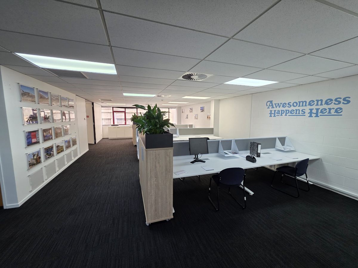 Elevated Newmarket corporate workspace - Widok 2