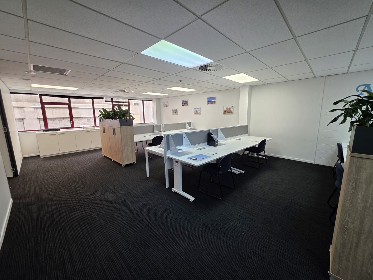 Elevated Newmarket corporate workspace - Widok 3