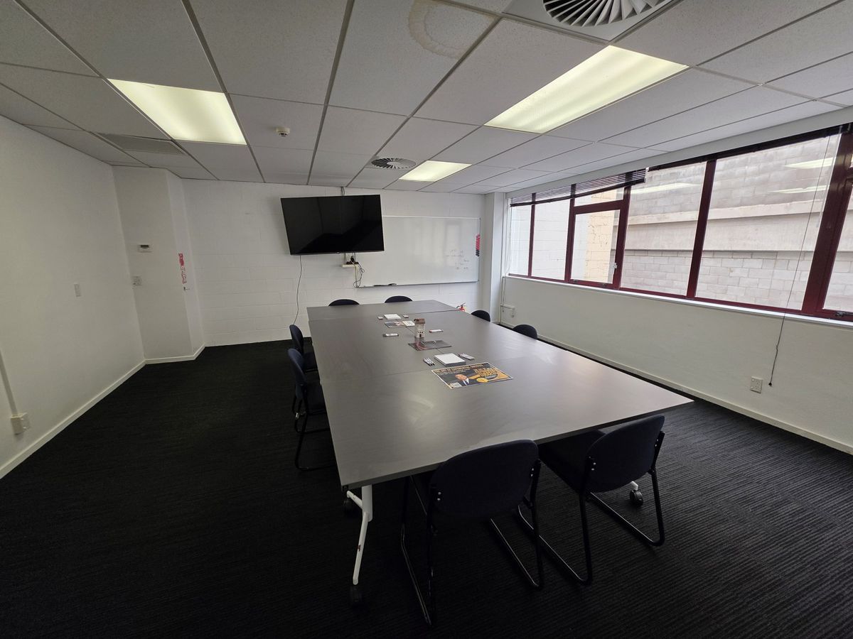 Elevated Newmarket corporate workspace - Więcej