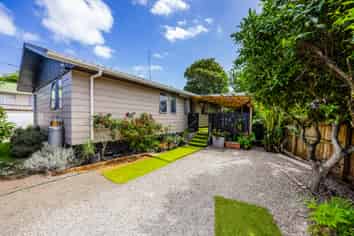 8B Waipouri Road, Mangere