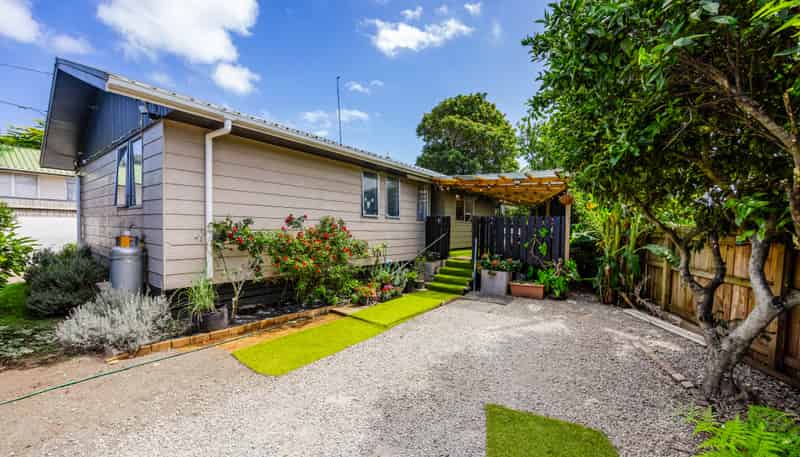 8B Waipouri Road, Mangere