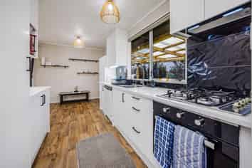 8B Waipouri Road, Mangere