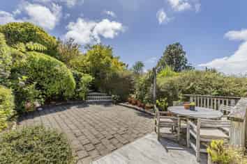 8 Allington Road, Karori