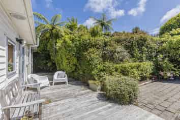 8 Allington Road, Karori