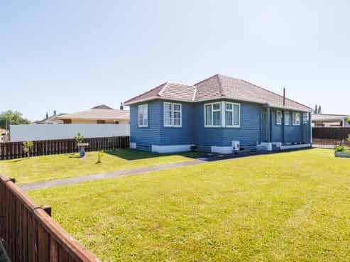 15 Upham Terrace, Roslyn