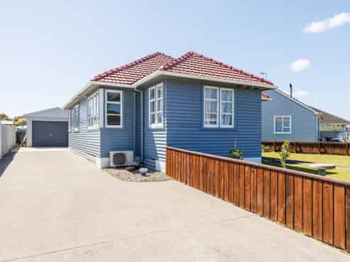 15 Upham Terrace, Roslyn