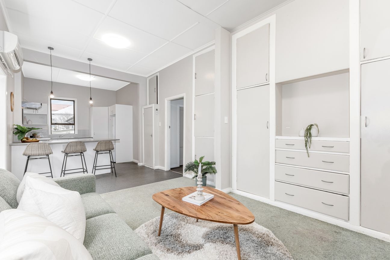 CLASSIC, SOLID & EXCEPTIONALLY LOCATED - Aanzicht 3