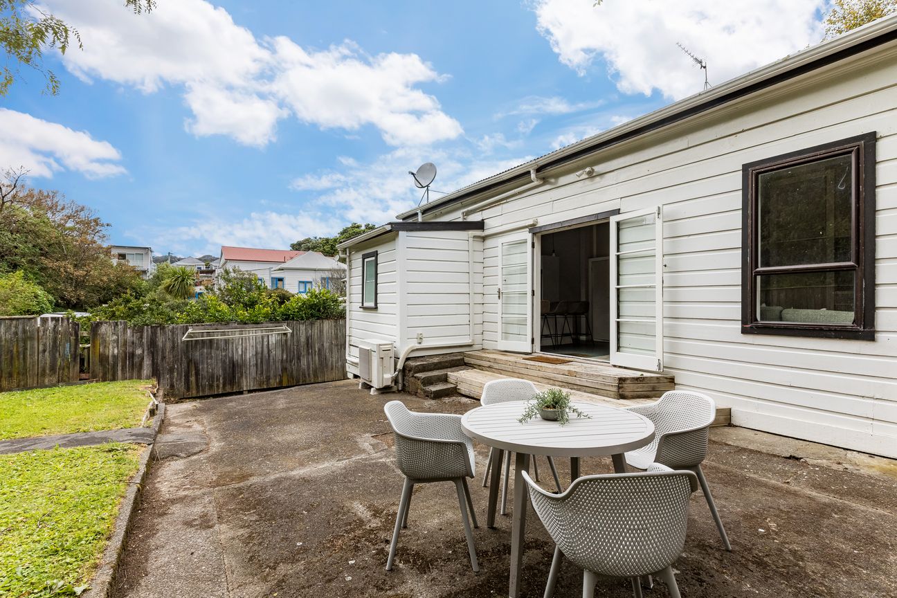 CLASSIC, SOLID & EXCEPTIONALLY LOCATED - Aanzicht 5