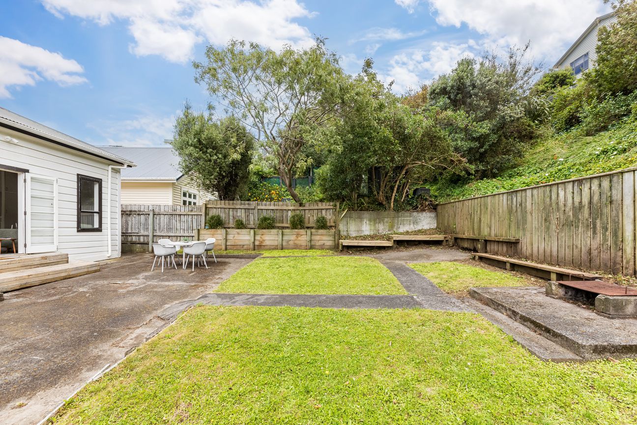 CLASSIC, SOLID & EXCEPTIONALLY LOCATED - Aanzicht 6