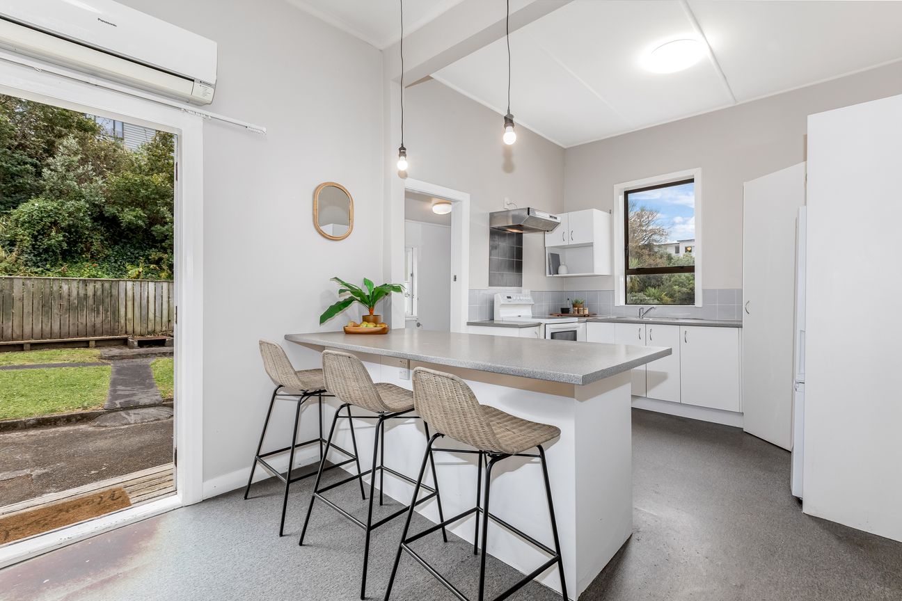 CLASSIC, SOLID & EXCEPTIONALLY LOCATED - Aanzicht 4