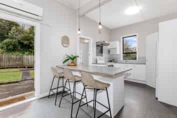50 Te Wharepouri Street, Berhampore