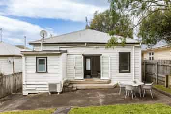 50 Te Wharepouri Street, Berhampore