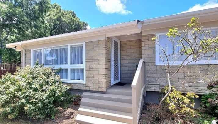 176 Gossamer Drive, Pakuranga Heights