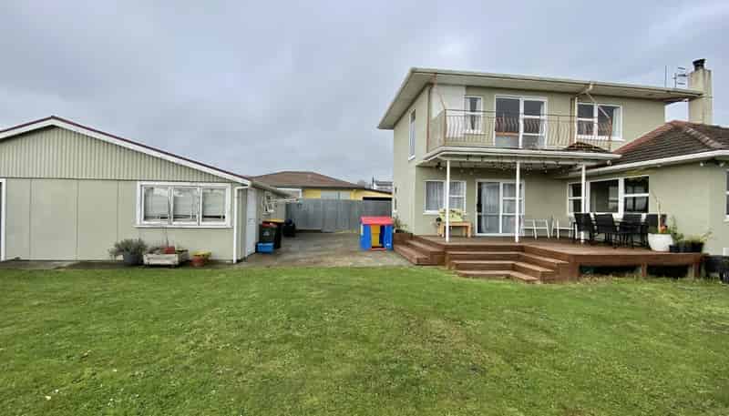 27 Andrew Street, Stoke