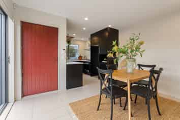 63 Woodridge Drive, Woodridge