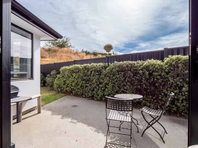 8 Peterley Road, Lower Shotover