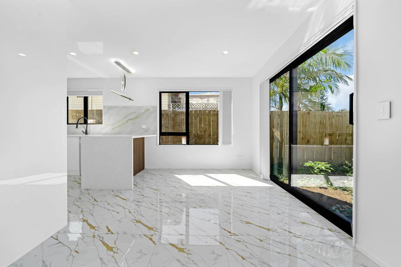 New 5 Bedroom standalone Homes in Prime Location! - Widok 3