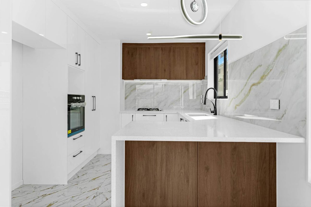 New 5 Bedroom standalone Homes in Prime Location! - Widok 2