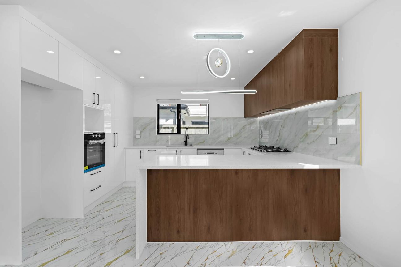 New 5 Bedroom standalone Homes in Prime Location! - Ansicht 2