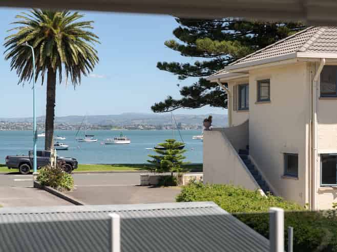 8/3 Leinster Avenue, Mount Maunganui