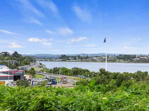 2/14 Williams Street, Tauranga Central